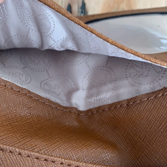 Michael Kors Wallet Wristlet. - Picture 7 of 7